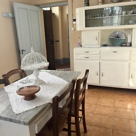 Landhuis Rosa'villa 5 *